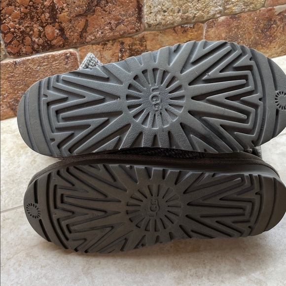 UGG Australia Classic Cardy Knit Button Boots Gray Women’s Size 8 Cozy Shoes - Picture 6 of 15